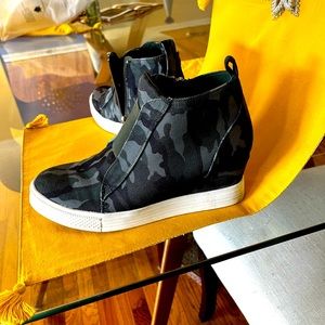 Jolimall camouflage, wedge, ankle high sneakers